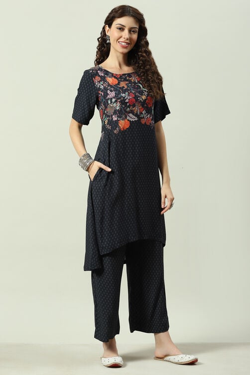 Red Printed LIVA Asymmetric Kurta Palazzo Suit Set image number 3