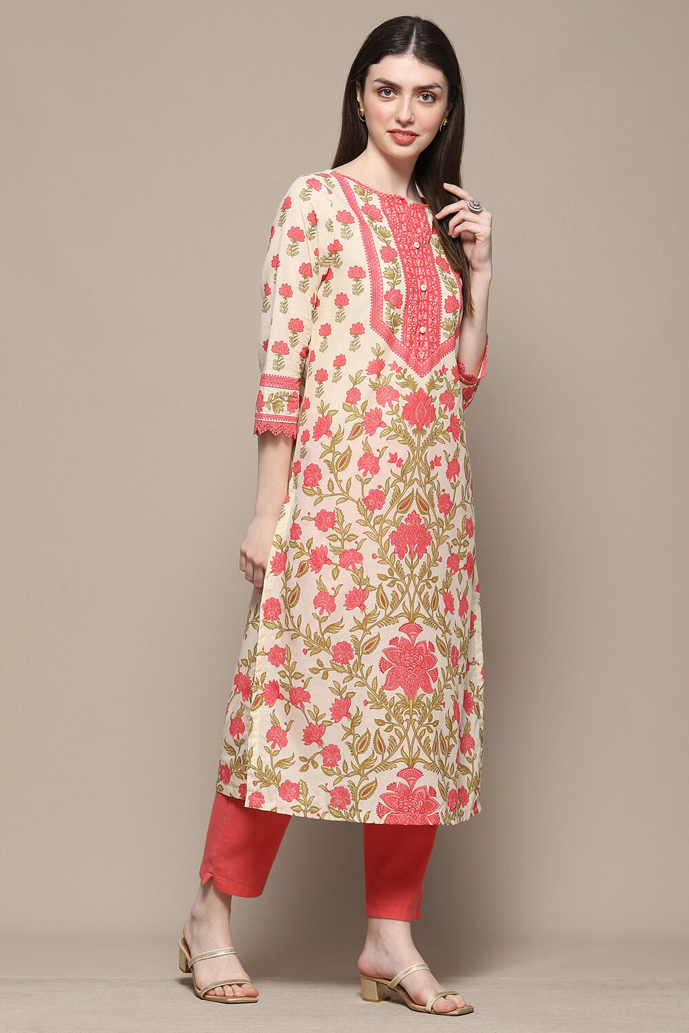 Off-white & Blue Cotton Floral Straight Kurta image number 4