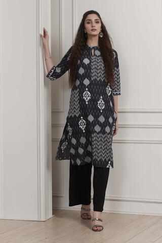 BIBA Black Cotton Printed Straight Kurta in Black