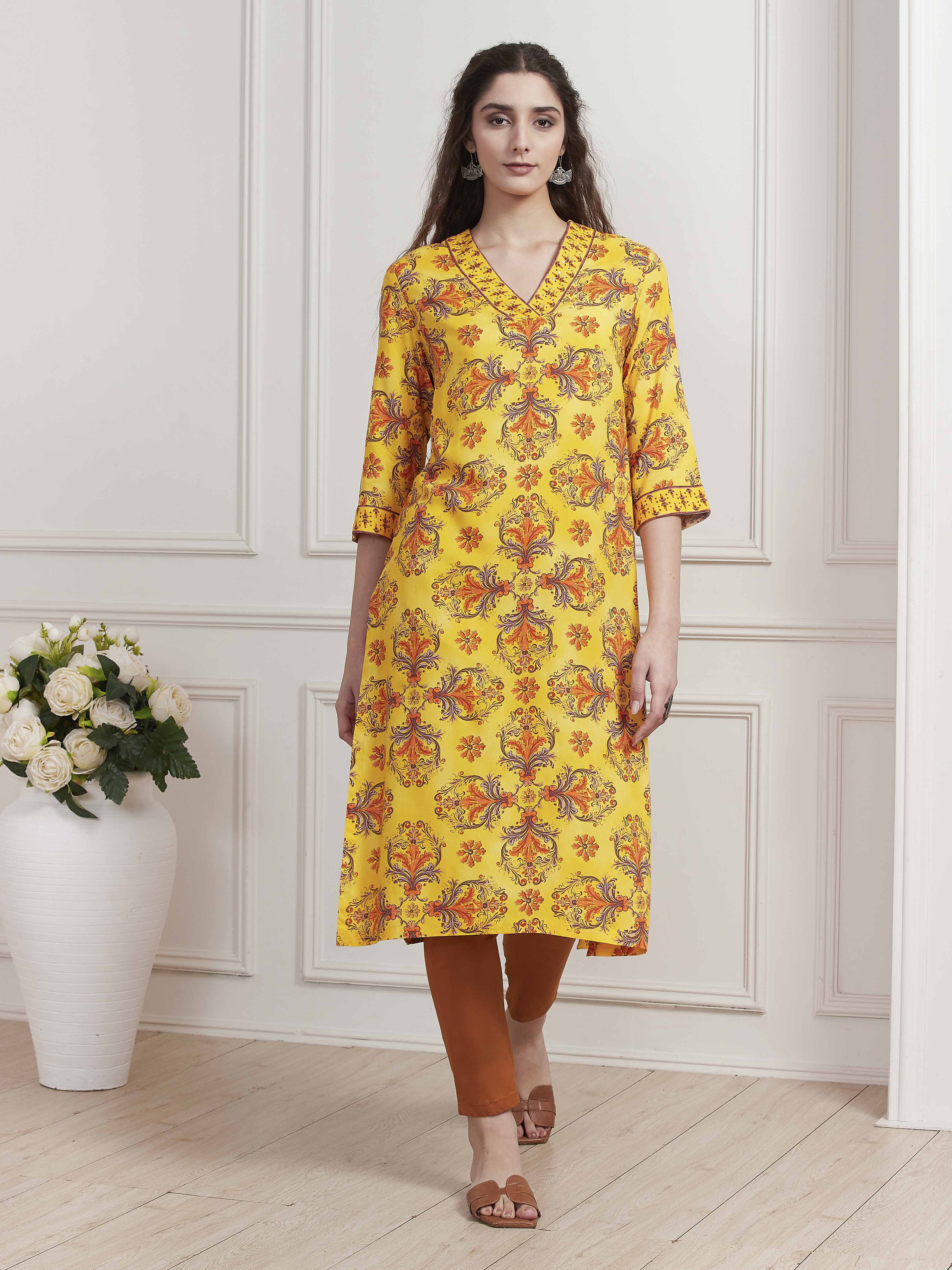 Yellow Floral Printed Straight Kurta image number 5