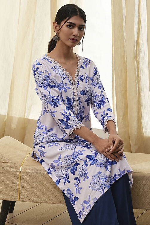 Blue and White Floral Printed Straight Kurta image number 6