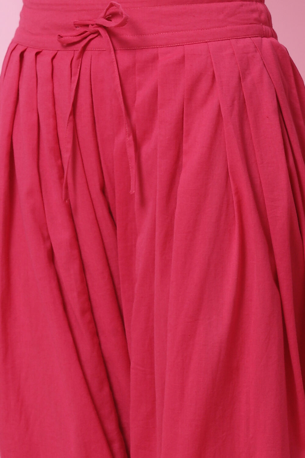 White And Fuchsia Cotton A-Line Kurta Salwar Pant Suit Set image number 2