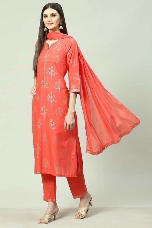 Magenta Floral Foil Printed Straight Suit Set image number 5