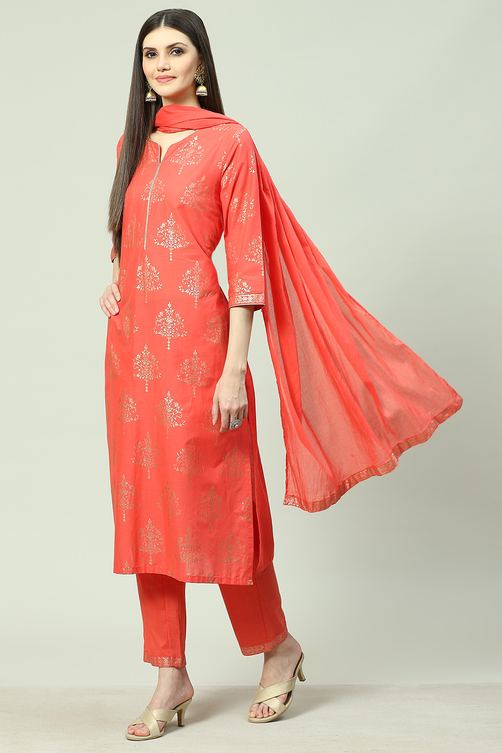 Magenta Floral Foil Printed Straight Suit Set image number 5