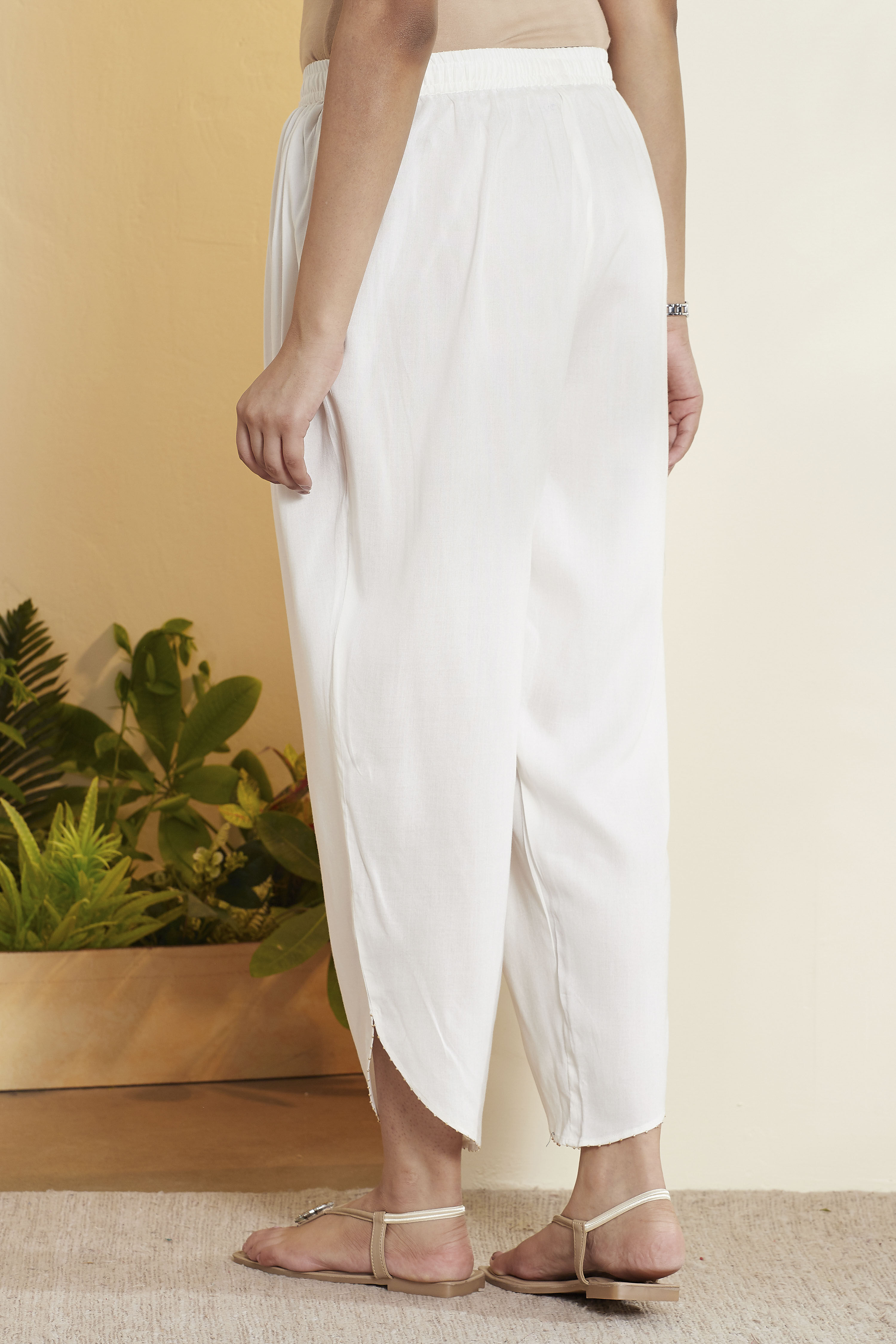Off-White Solid Relaxed Viscose Rayon Pants image number 5