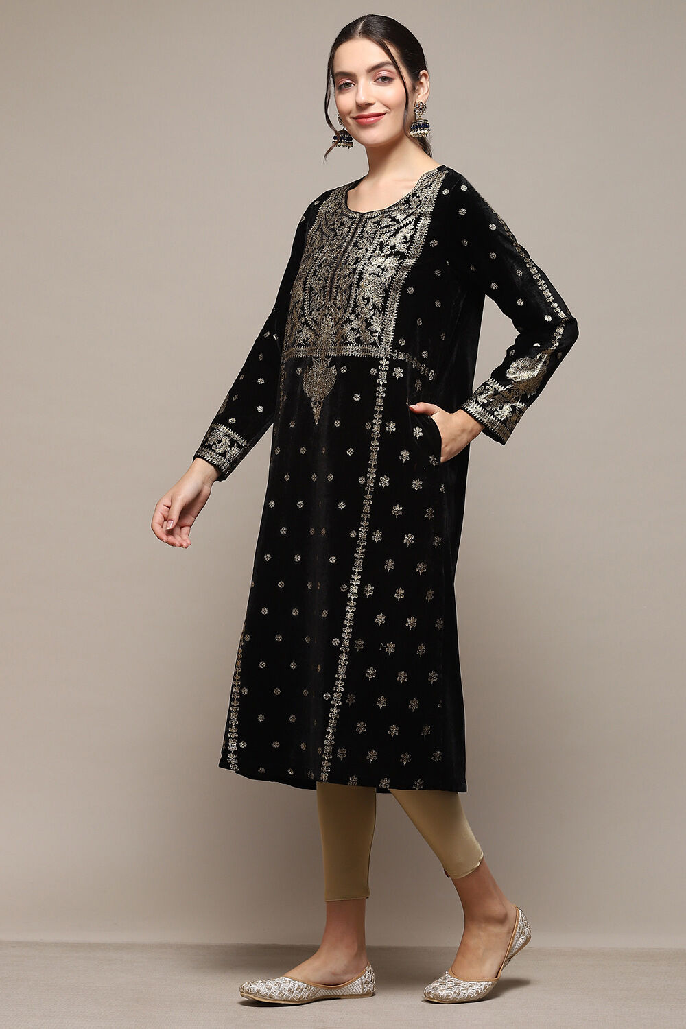 Brown Poly Velvet Straight Printed Kurta image number 2