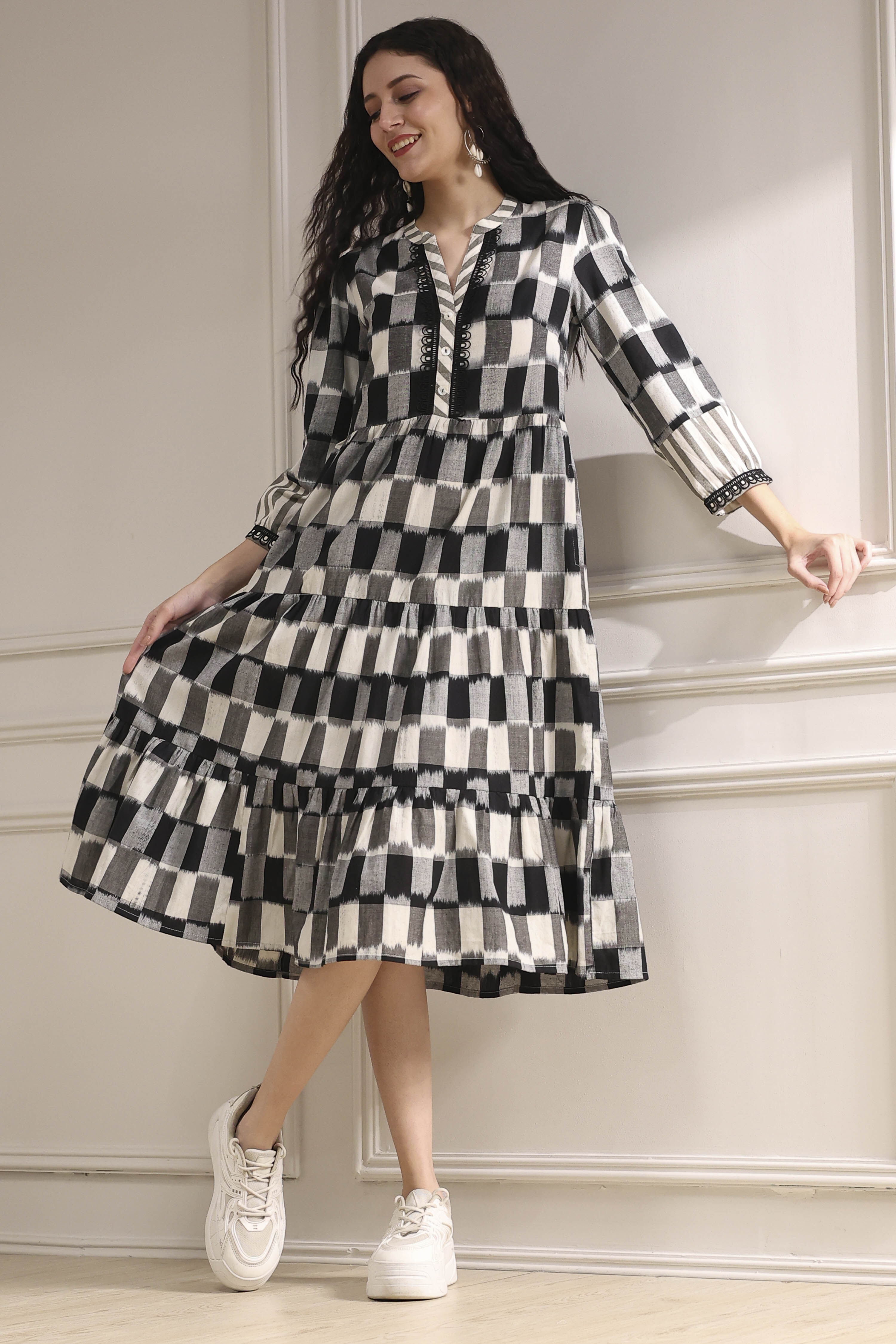 Black and White Cotton Tiered Dress image number 0