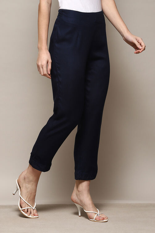 Maroon Viscose Slim Solid Pants image number 3
