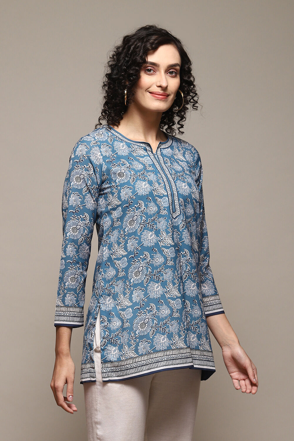 Rose Pink Polyester Straight Printed Kurti image number 3