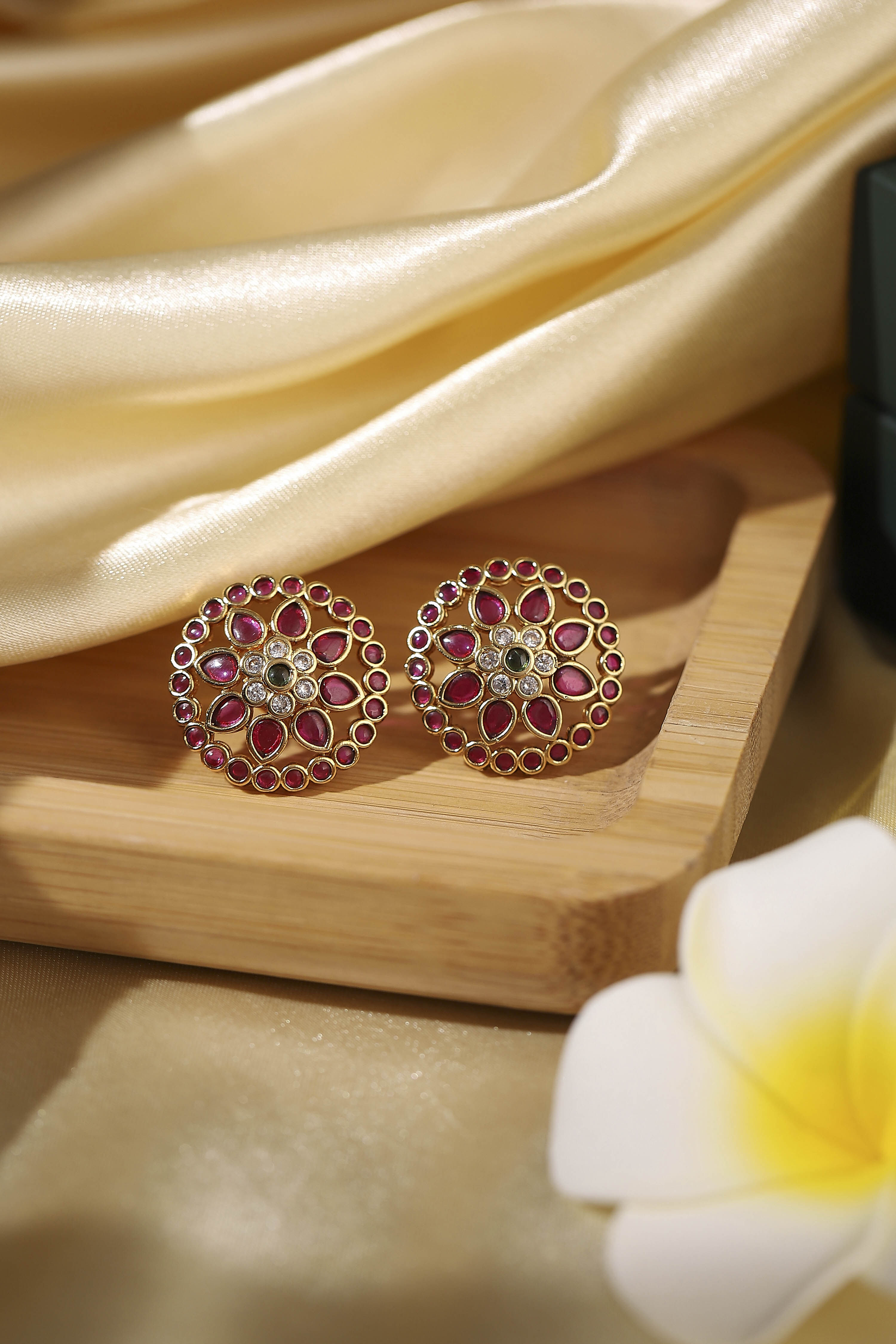 Multicolor Brass Studs image number 0