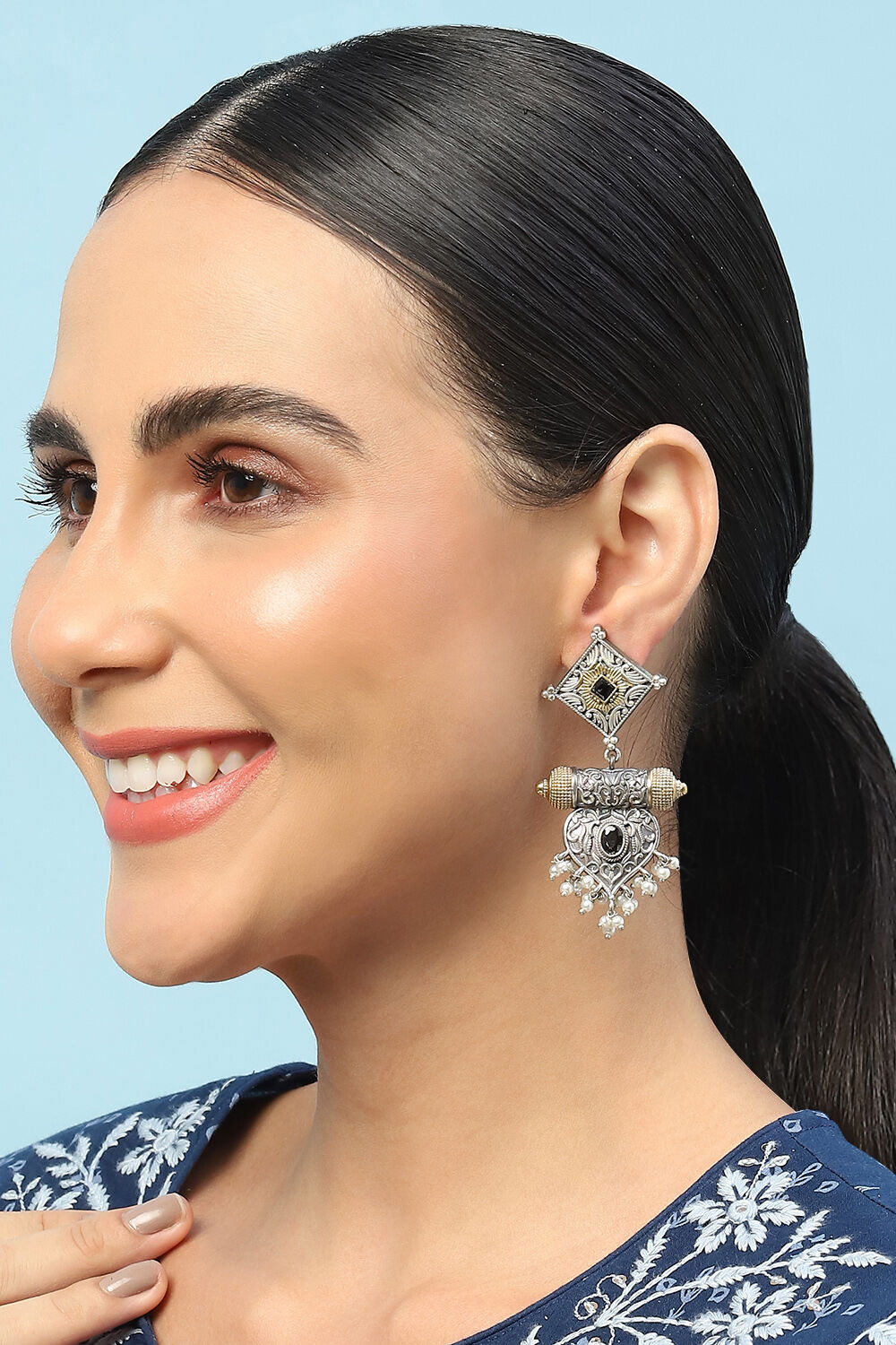 Black Brass earrings image number 3