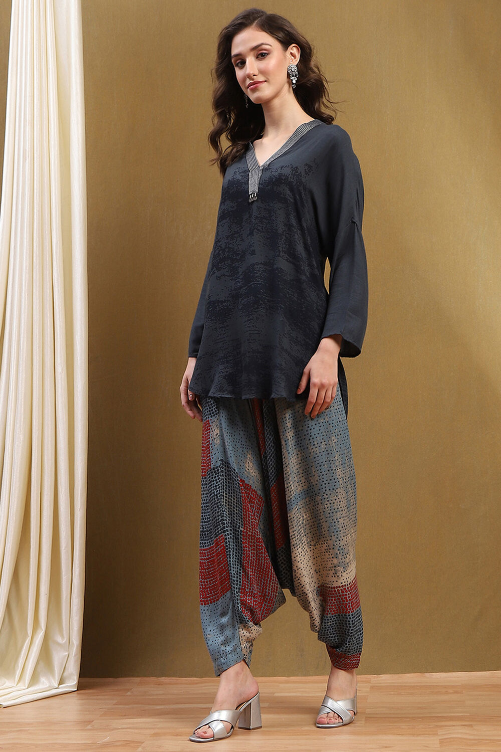 Indigo Printed Straight Short Kurta Set image number 7