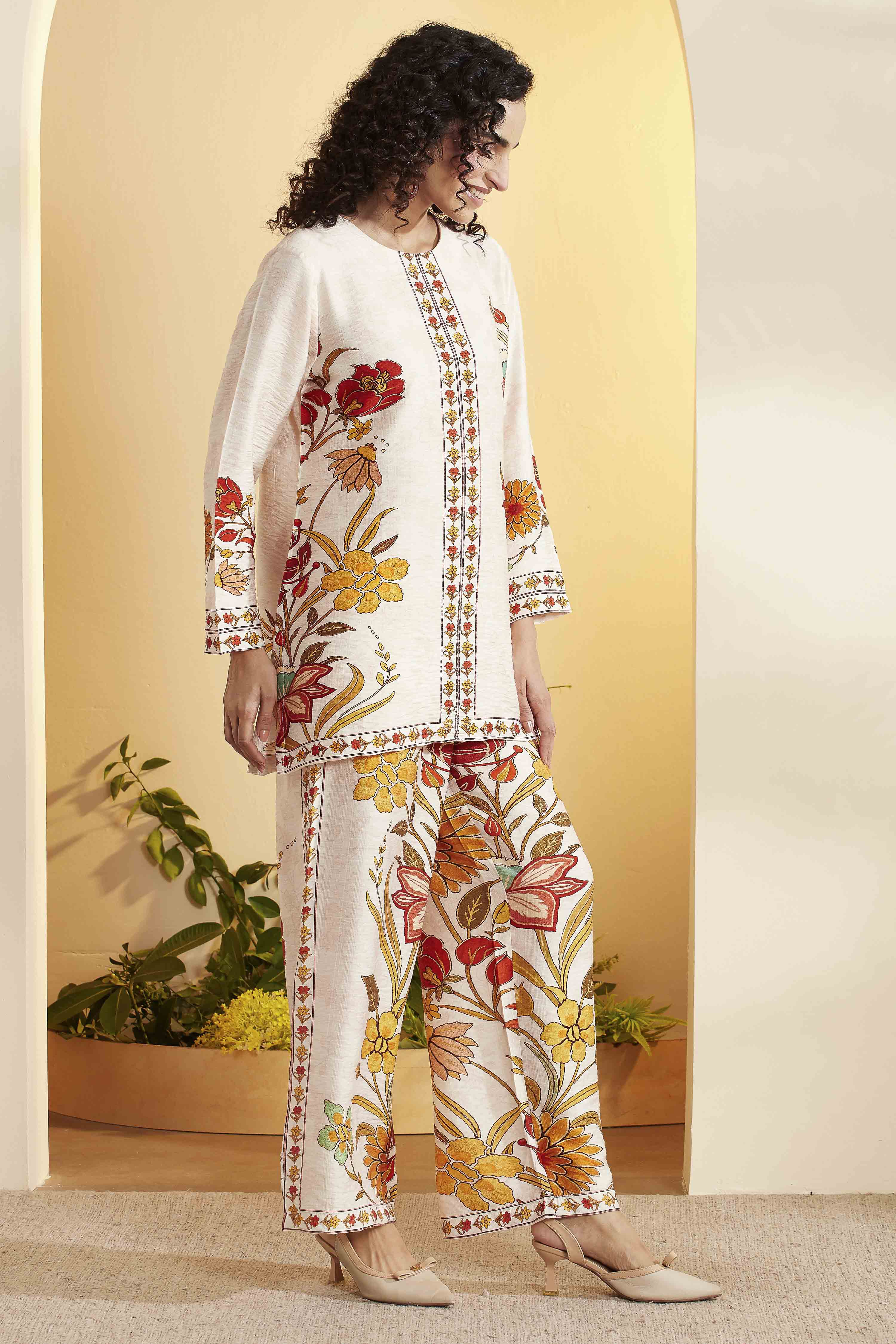 Ivory Viscose Blend  Floral Printed Straight Kurta Set image number 4