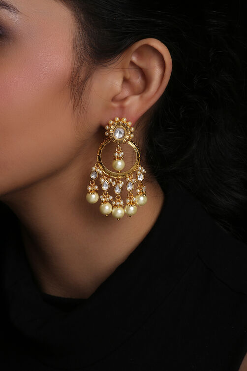 Gold Festive Earrings image number 1