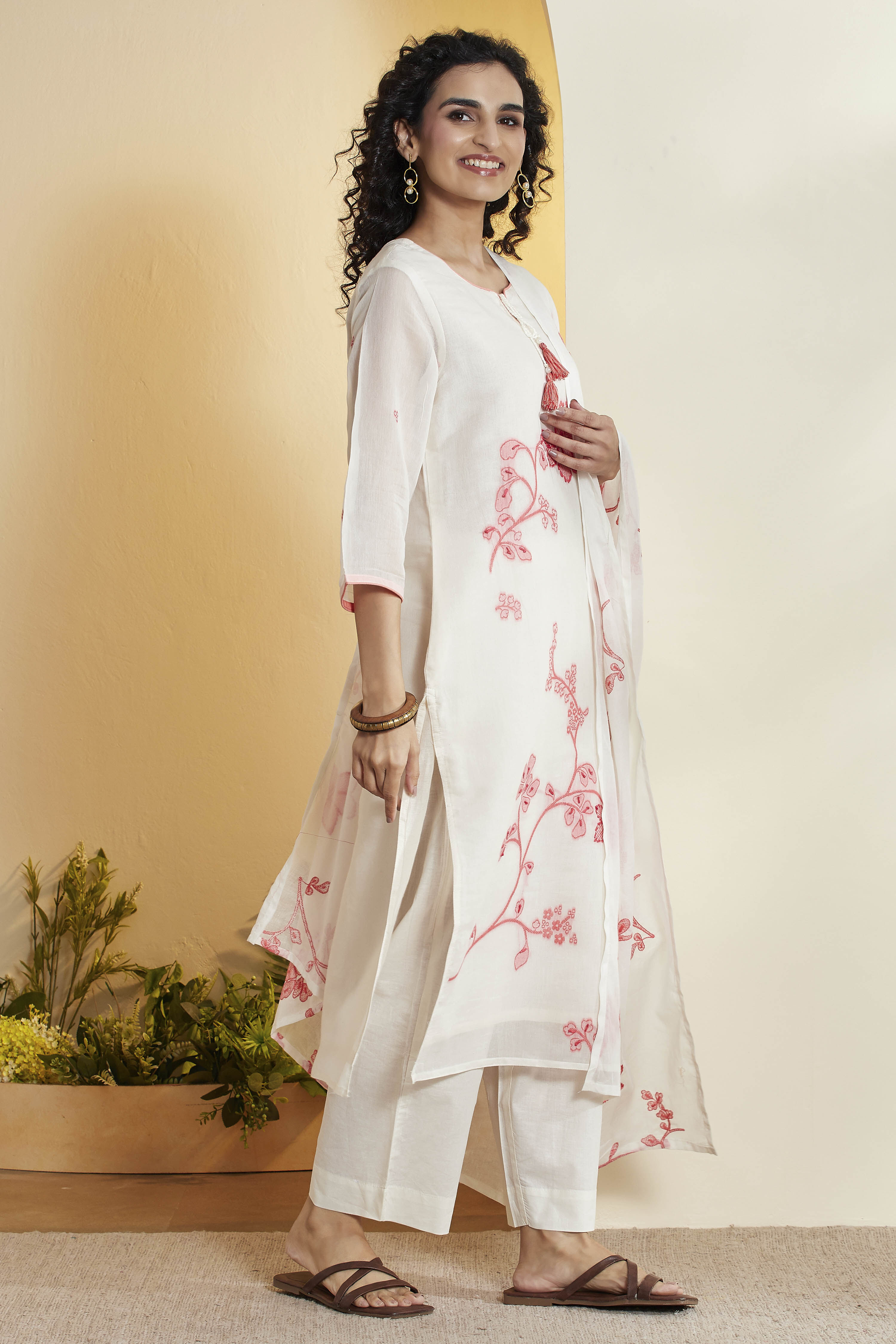 White Viscose Rayon Floral Straight Kurta Set image number 5
