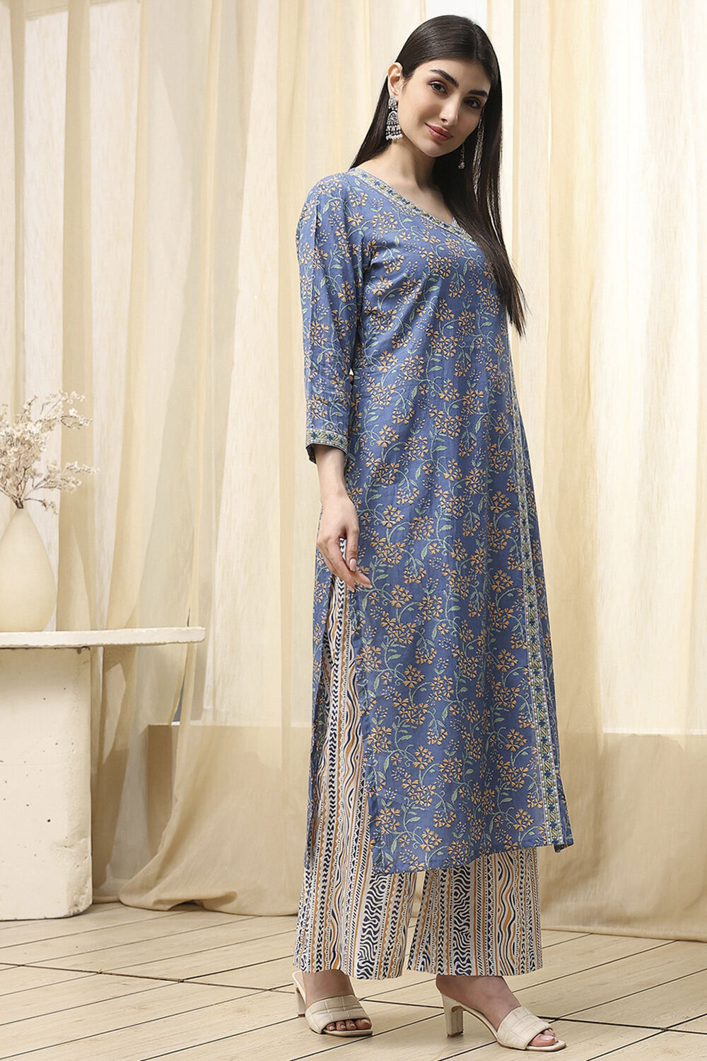 Turquoise Cotton Screen Print Unstitched Suit Set image number 6