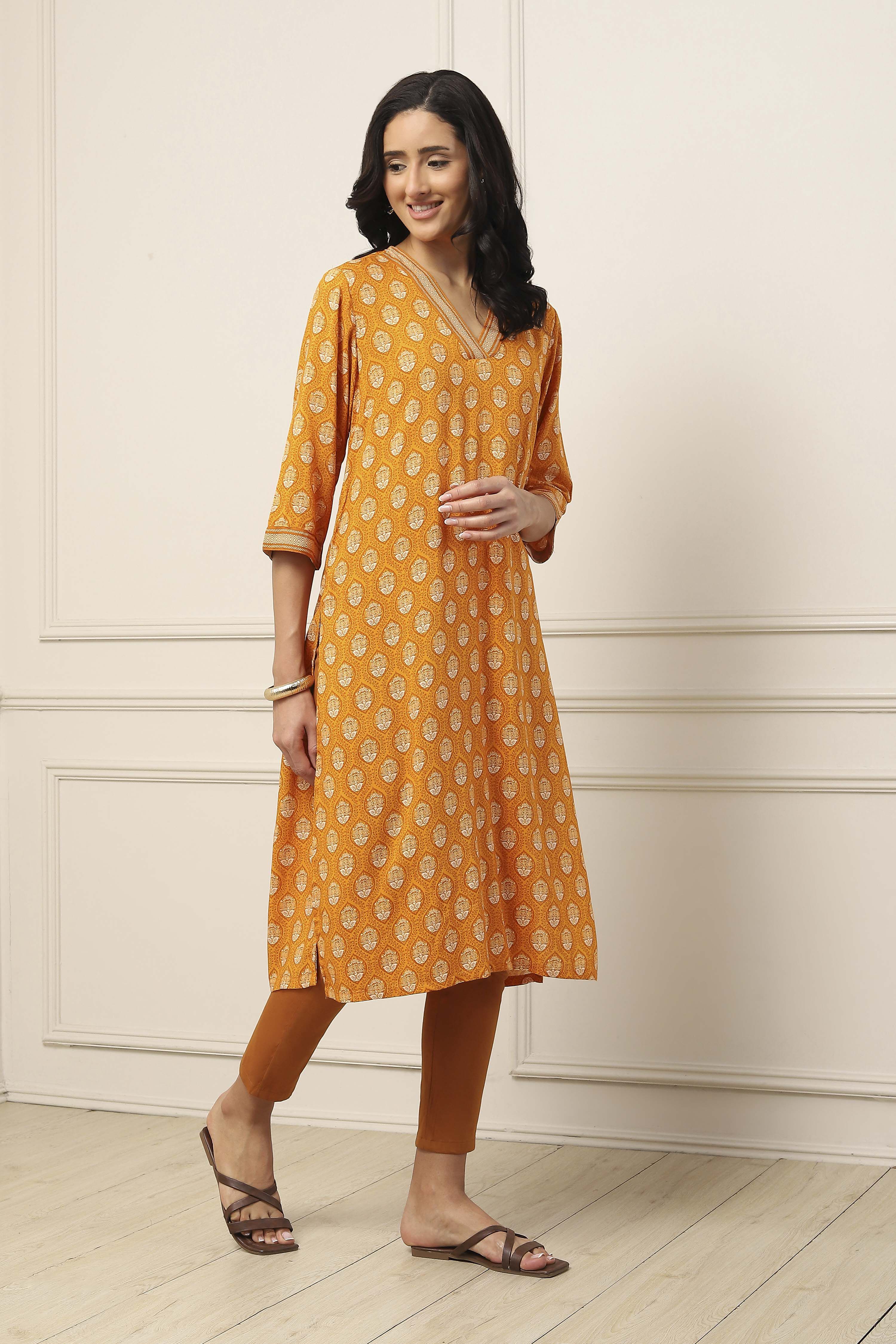Yellow Viscose Rayon Printed Straight Kurta image number 4