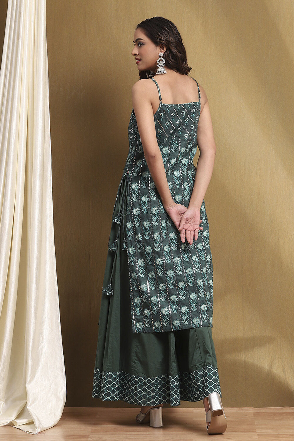 Green Cotton Floral Mirror Work Straight Suit Set image number 4