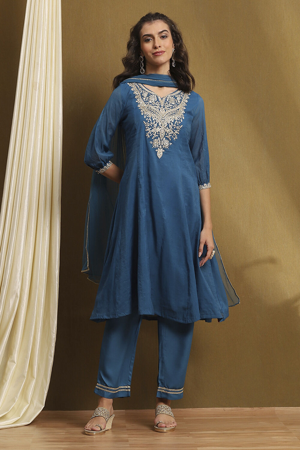 Green Embroidered Festive Kalidar Suit Set image number 7