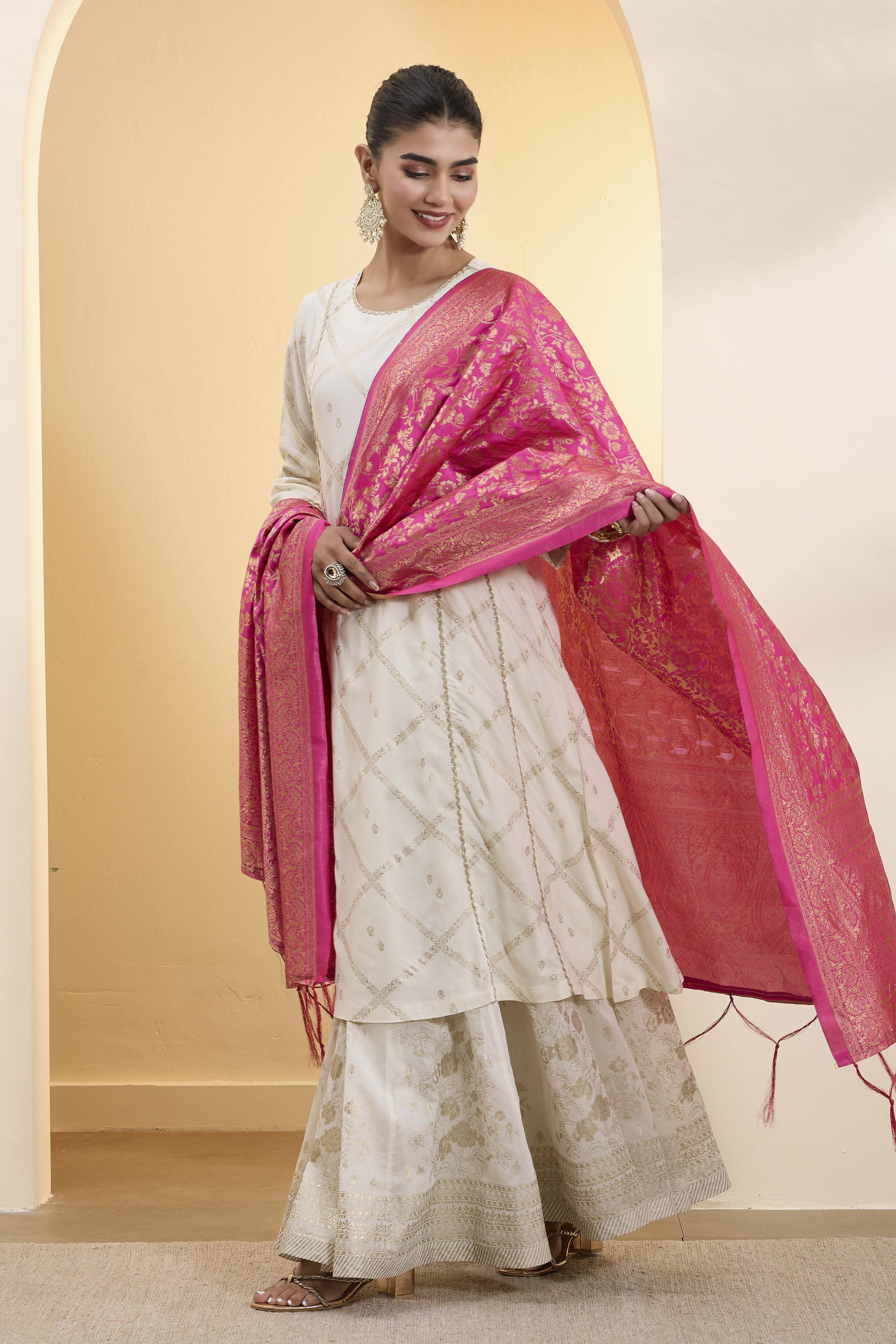 Pink Poly Banarasi Dupatta image number 3