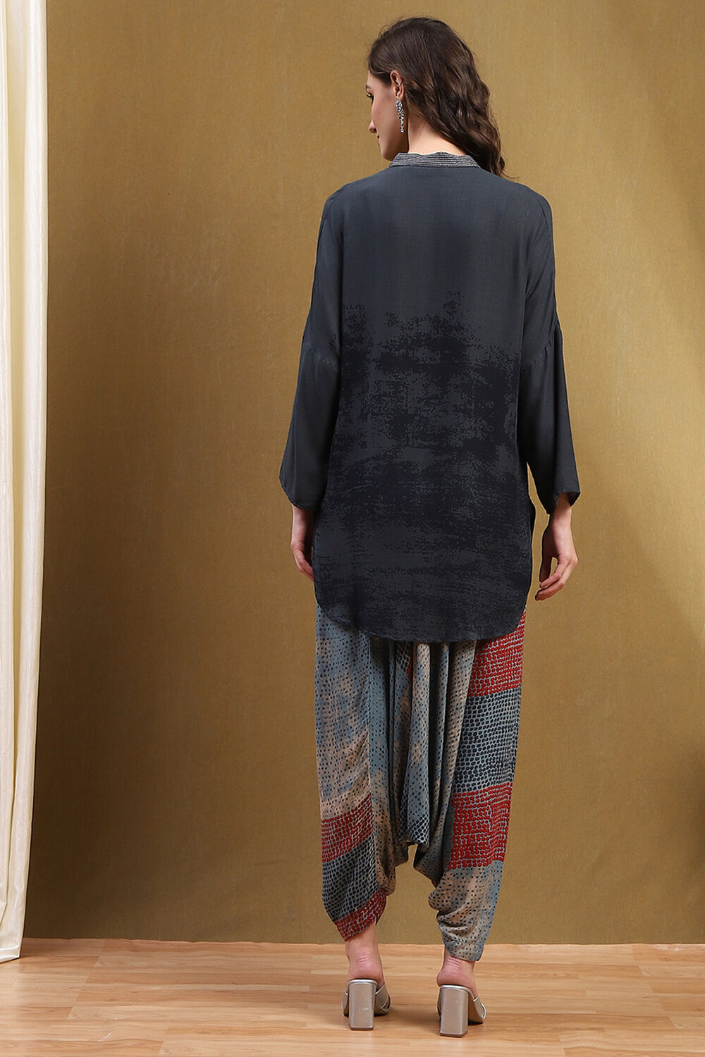 Indigo Printed Straight Short Kurta Set image number 4