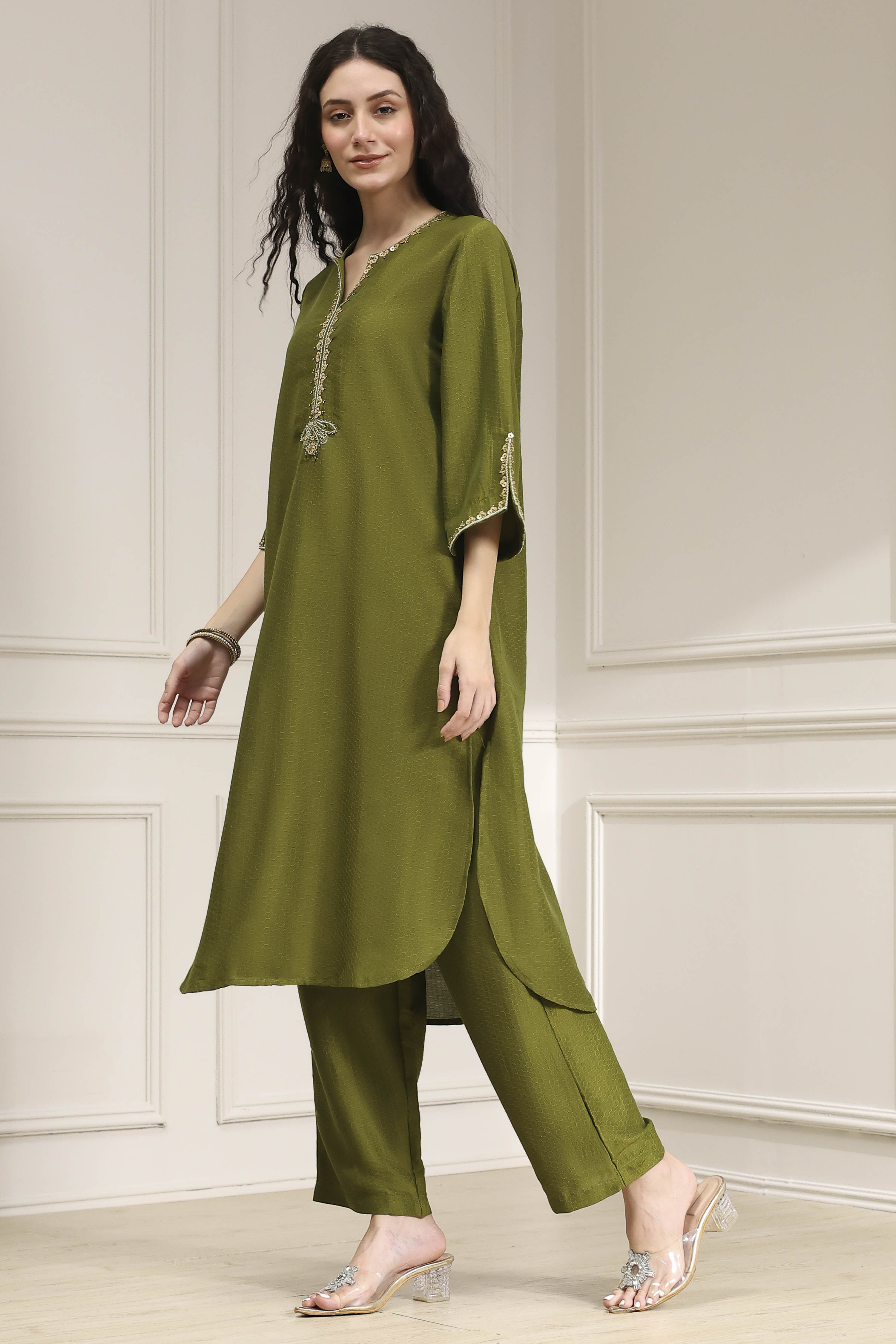 Olive Green Dyed Straight Kurta Set image number 3