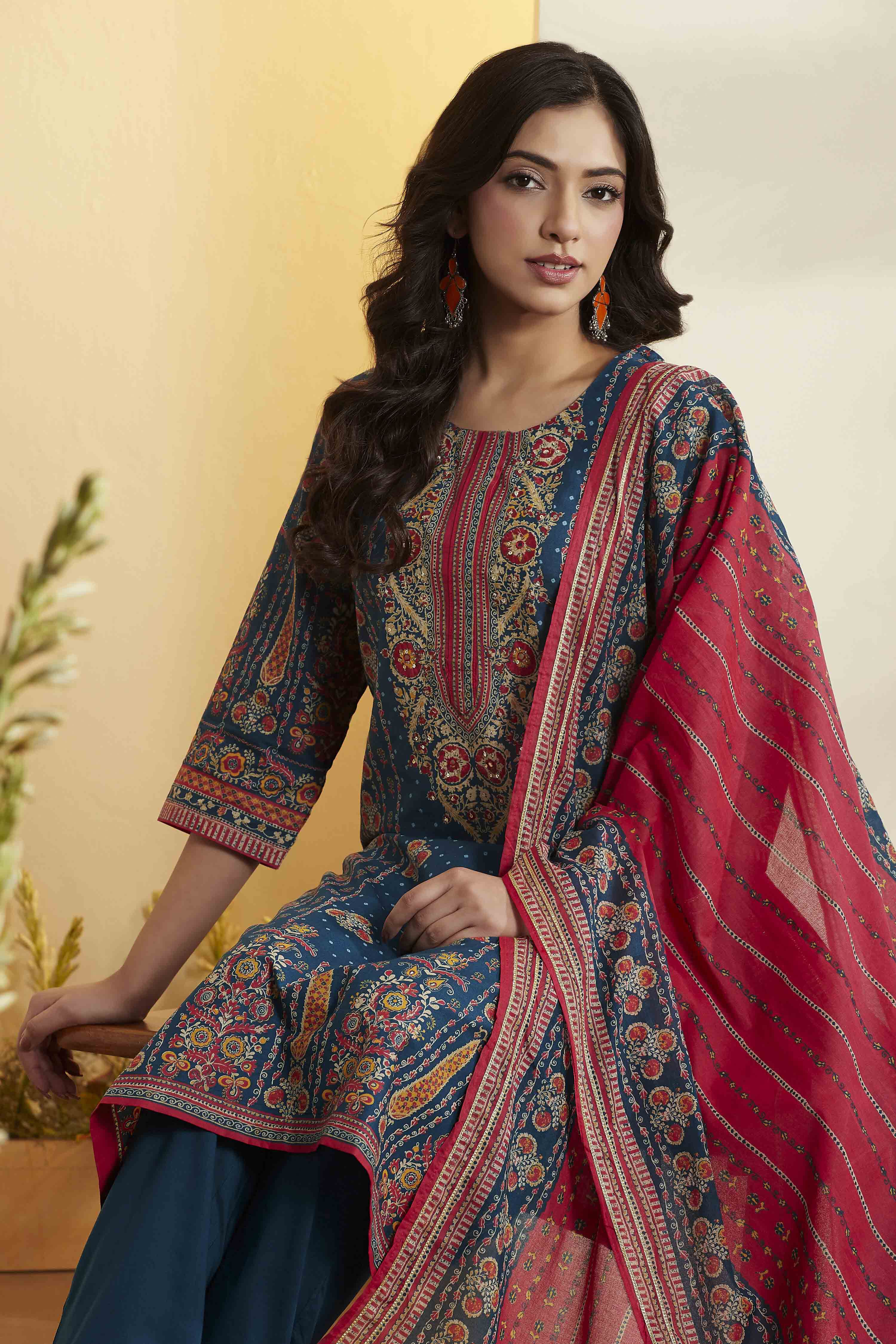 Beige & Red Cotton Printed Straight Kurta image number 1
