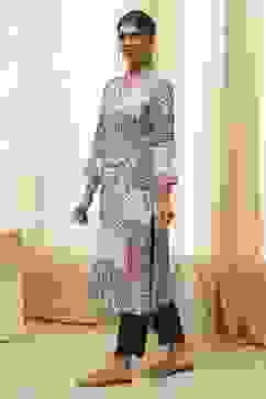 Plum and Off-White Printed Straight Kurta image number 2