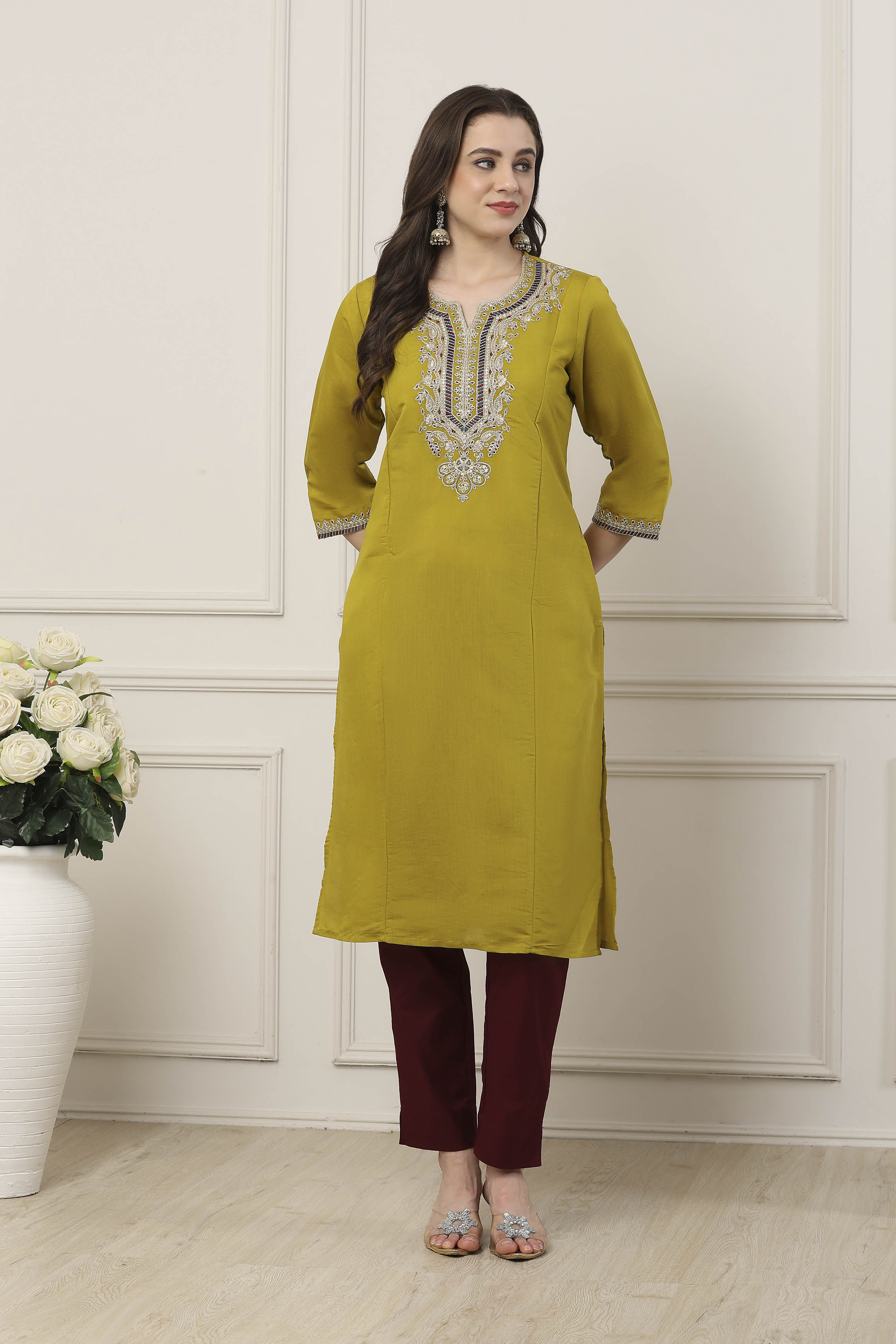 Green Floral Yoke Embroidered Straight Kurta image number 5