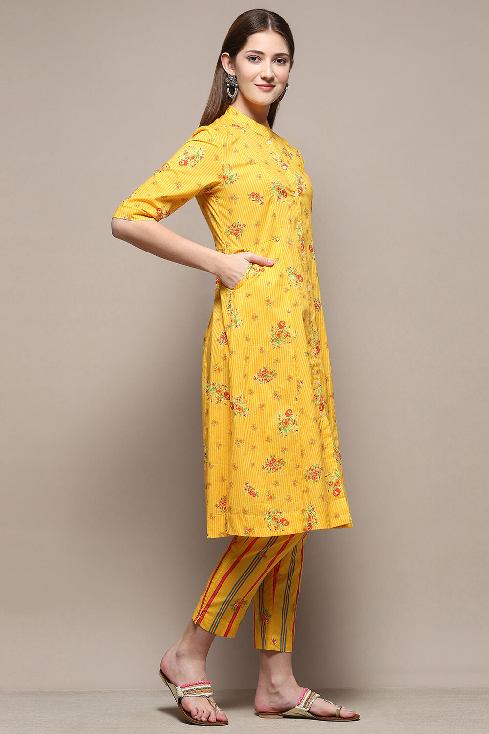 Yellow Cotton Straight Kurta Slim Pant Suit Set image number 5