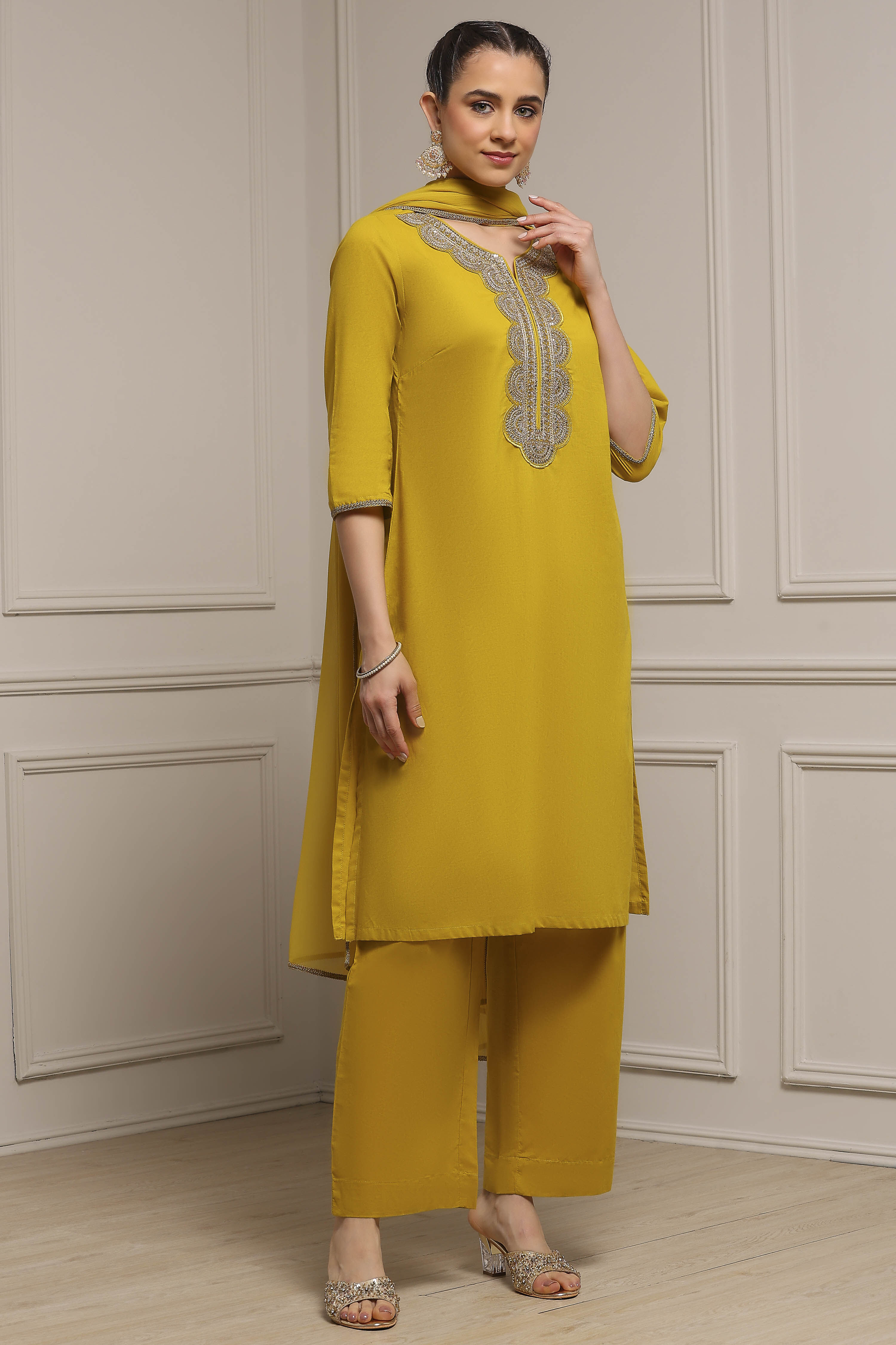 Yellow Cotton Solid Straight Suit Set image number 5