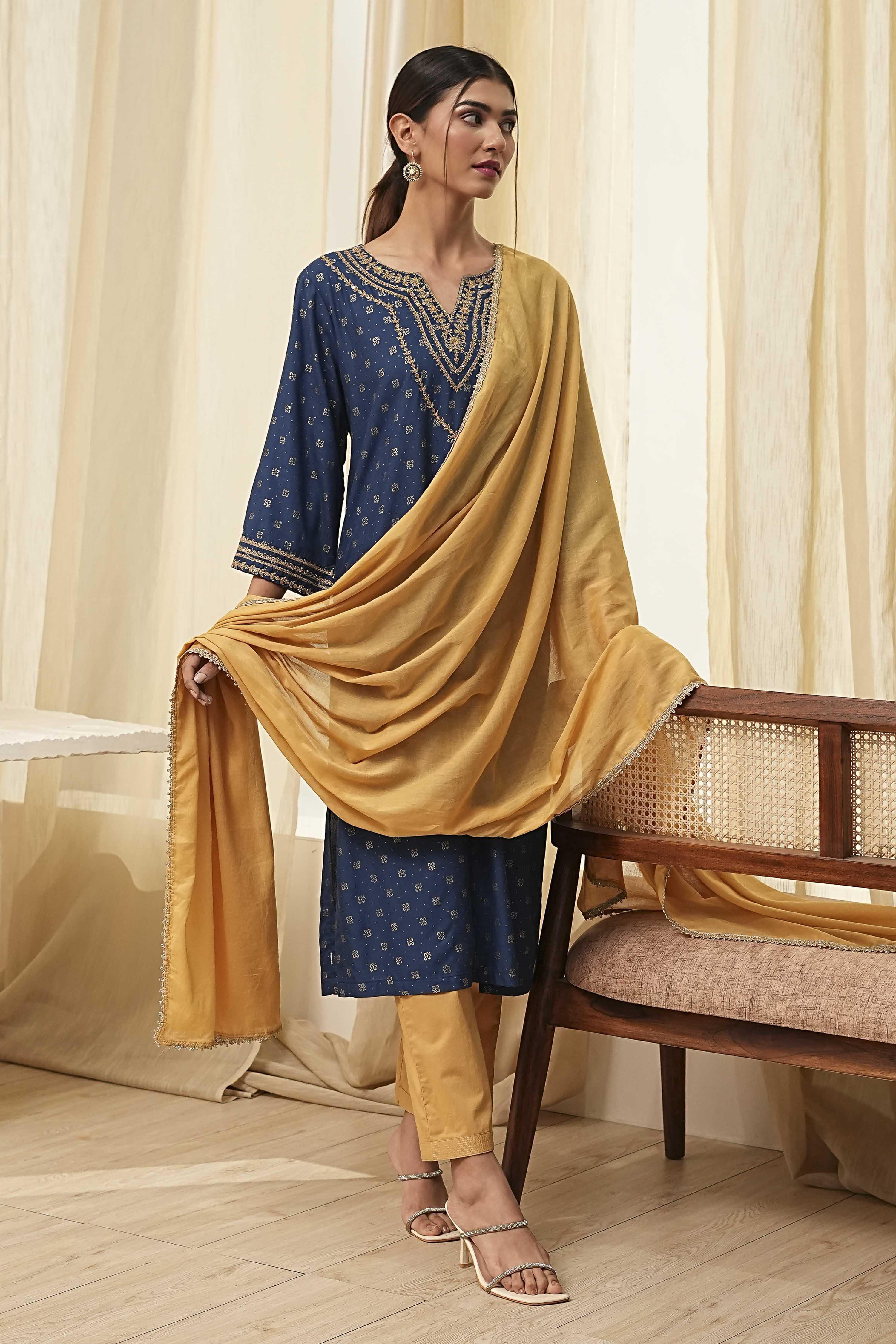 Gold-Toned Cotton Solid Dupatta image number 0