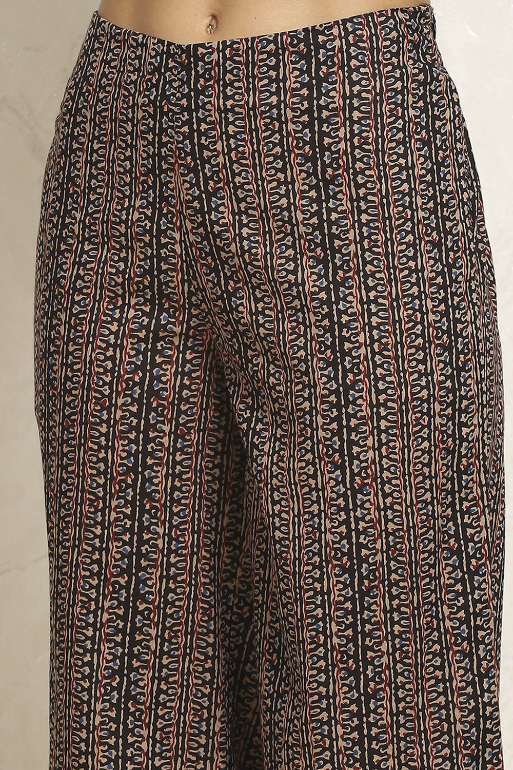 Blue Cotton Floral Printed Unstitched Suit Set image number 3