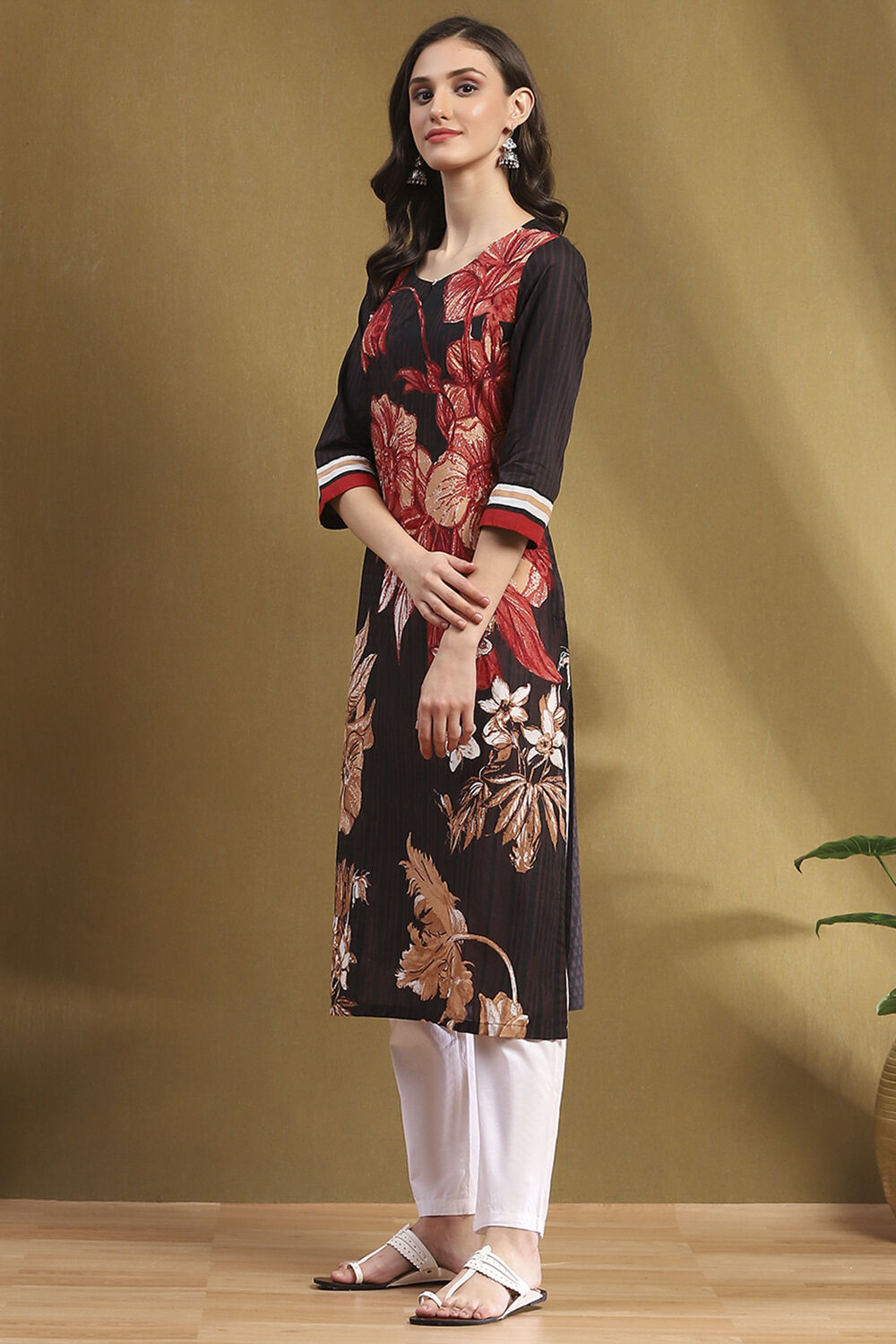 Chocolate Brown Cotton Floral Hand-Block Printed Straight Kurta image number 2