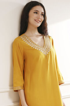 Yellow Solid Straight Kurta image number 1