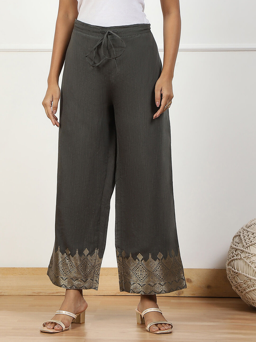 Blue Jacquard Solid Straight Palazzo Pants image number 4