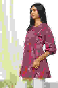 Magenta Cotton Printed A-Line Short Kurta image number 2