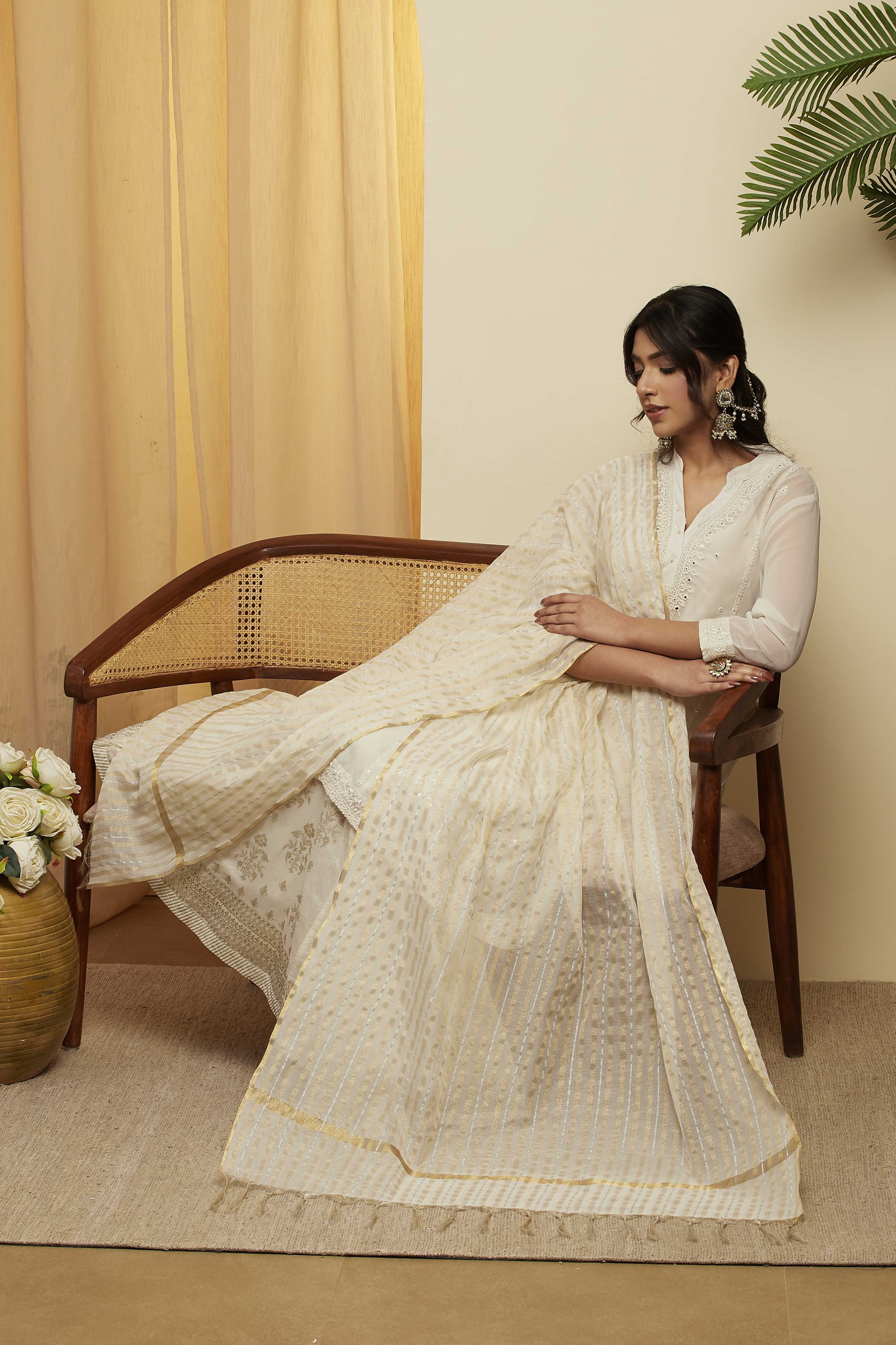 Off White & Gold Toned Woven Motif Dupatta image number 0
