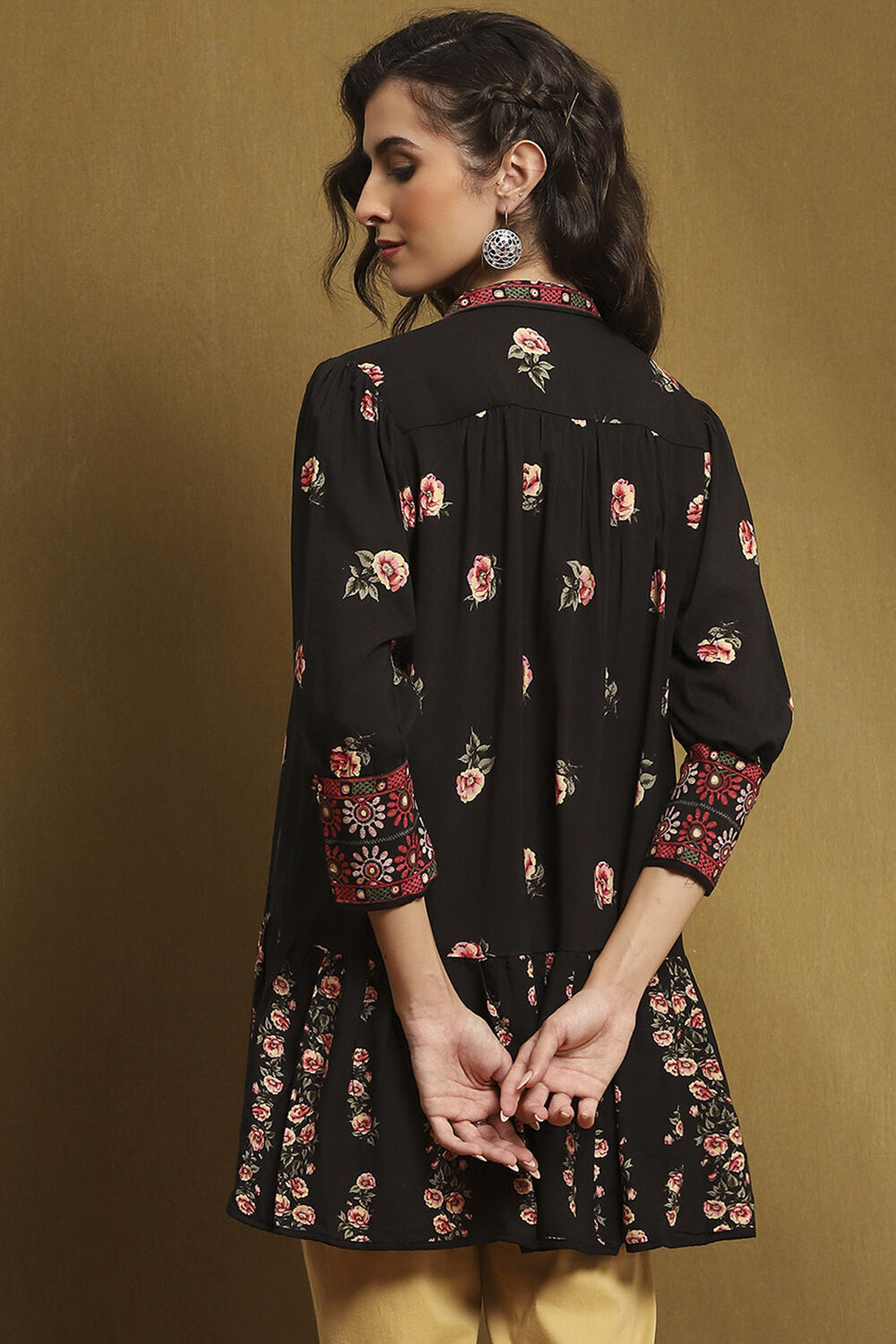 Black Floral Printed Shirt-Style Tiered Kurta image number 3