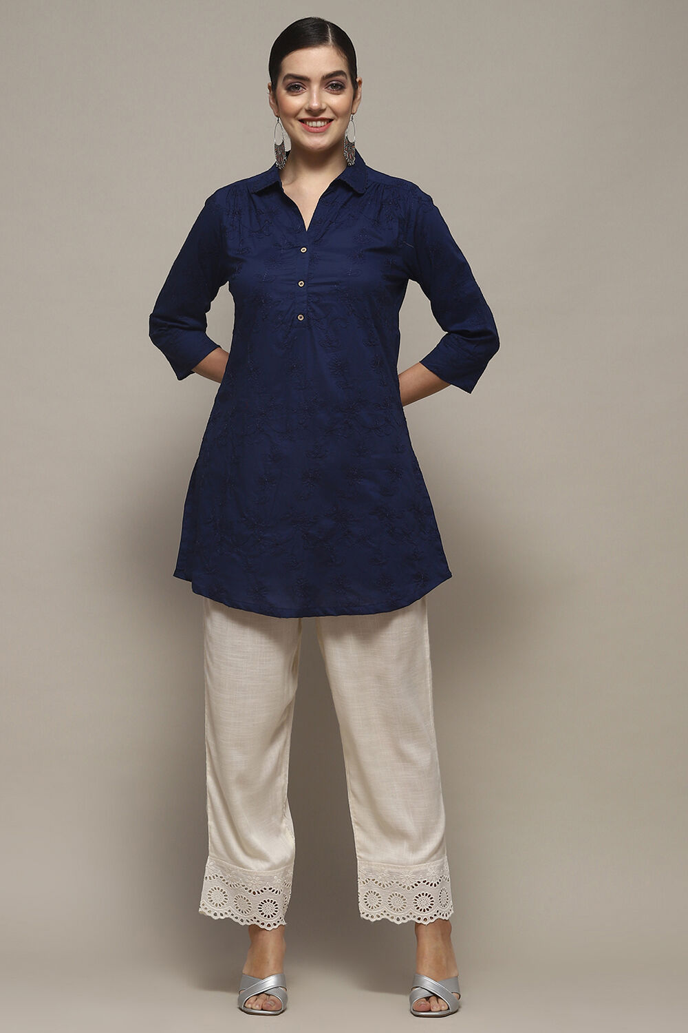 White Cotton Embroidered Straight Short Kurta image number 0