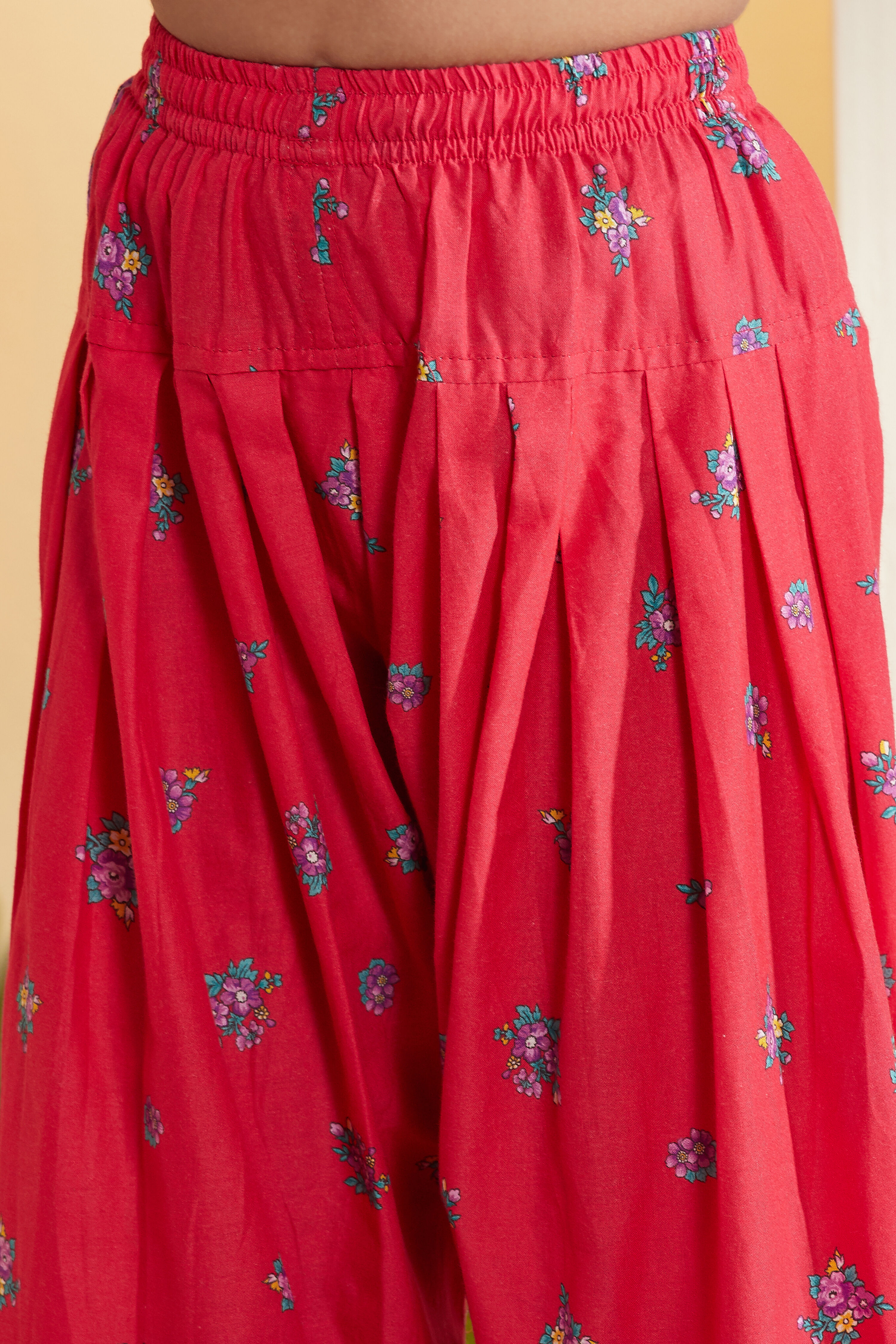 Red Cotton Floral Printed Straight Kurta Set image number 2