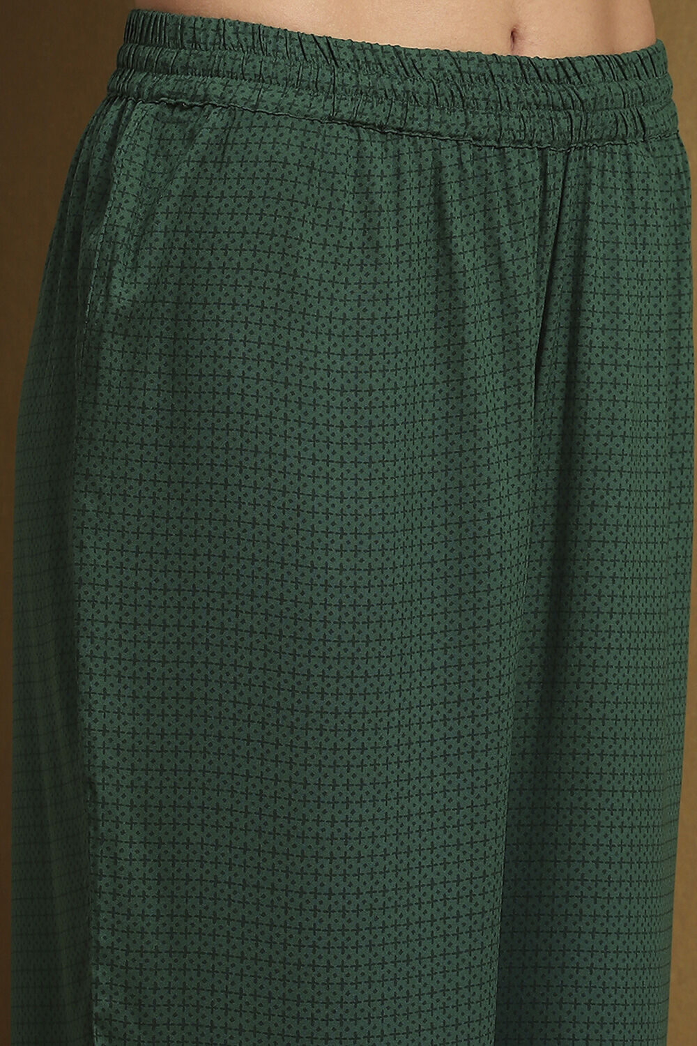 Green Crepe Printed Straight Kurta Set image number 2