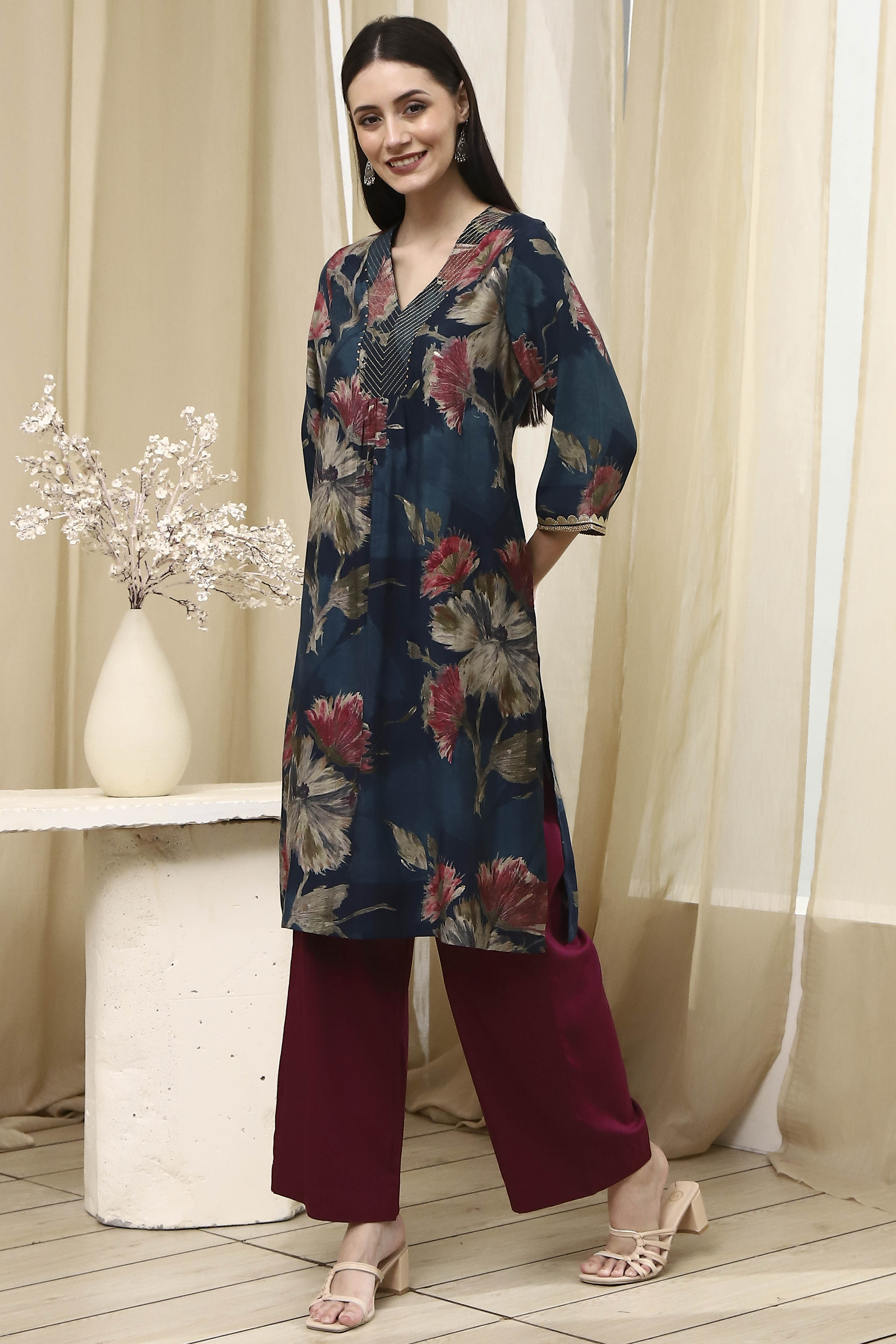 Navy Blue Floral Printed Straight Kurta image number 2