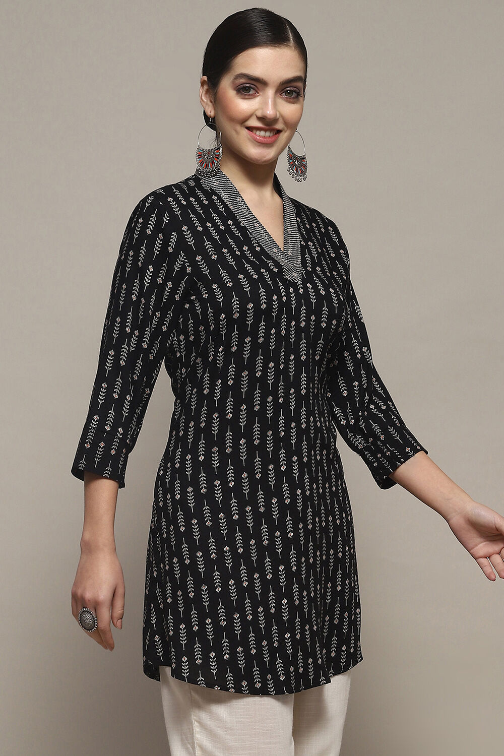 Black Viscose Rayon Printed Short Kurta image number 4
