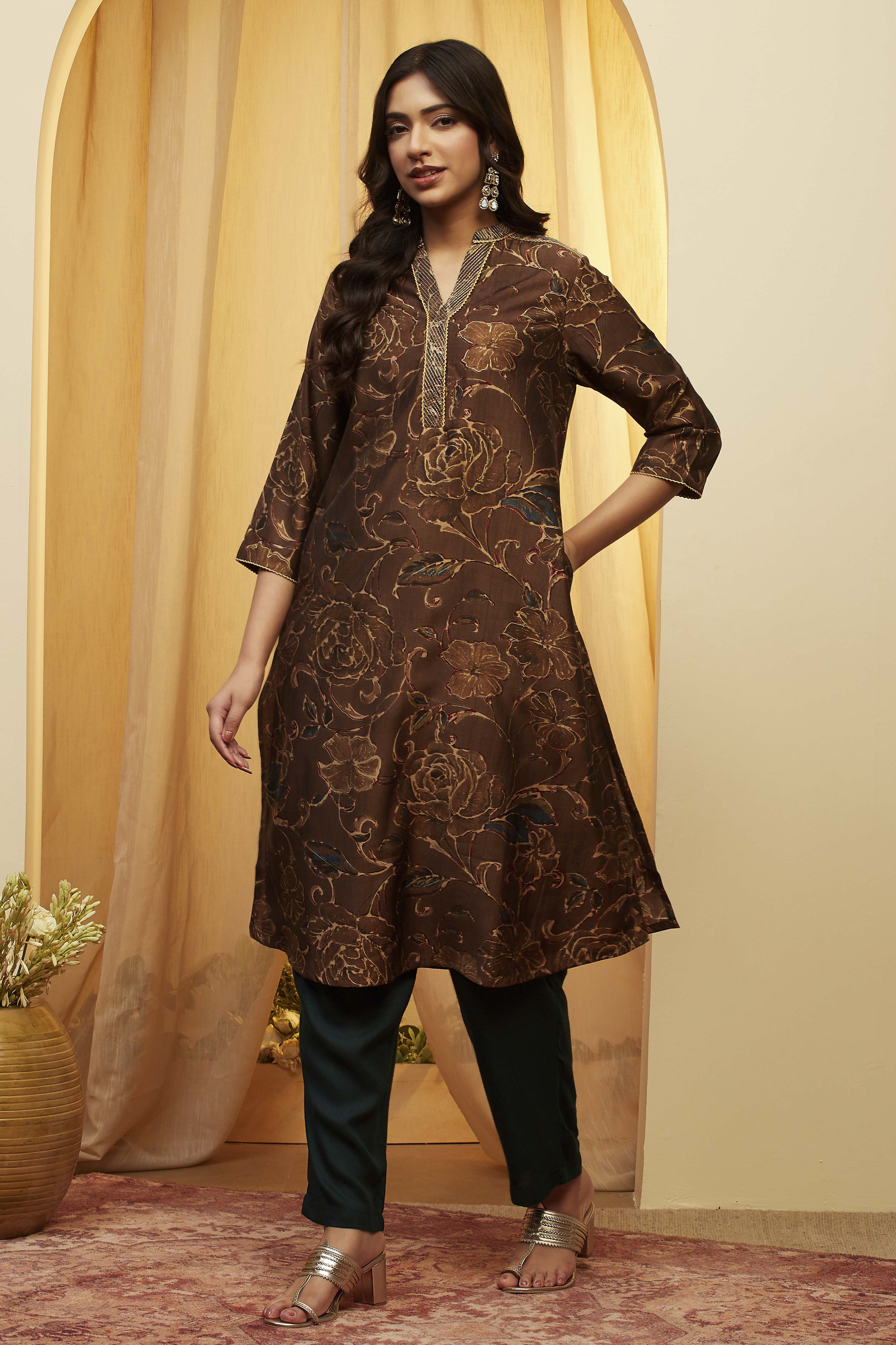 Brown Floral Printed Straight Kurta image number 2