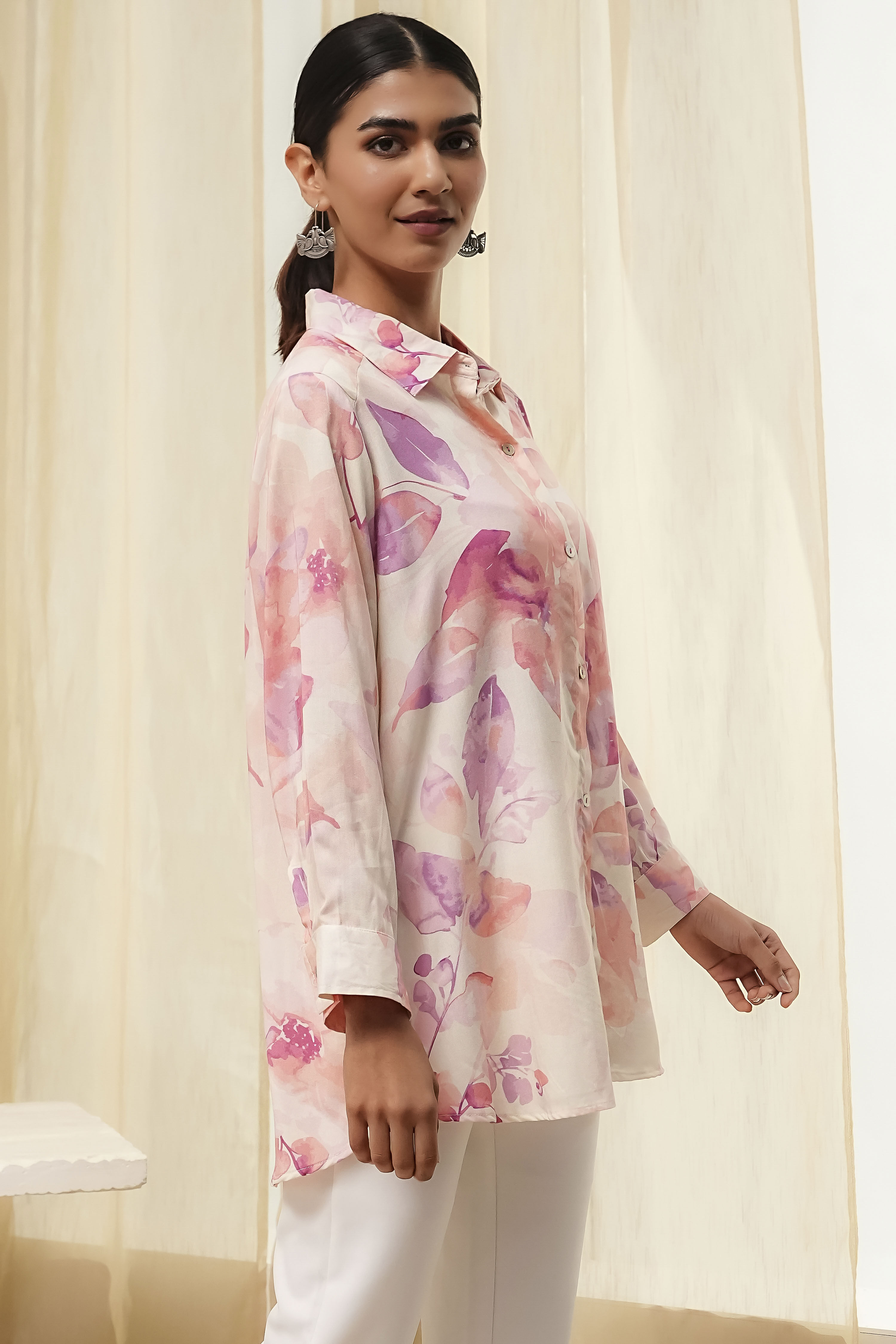 Off-White and Pink Straight Shirt image number 4