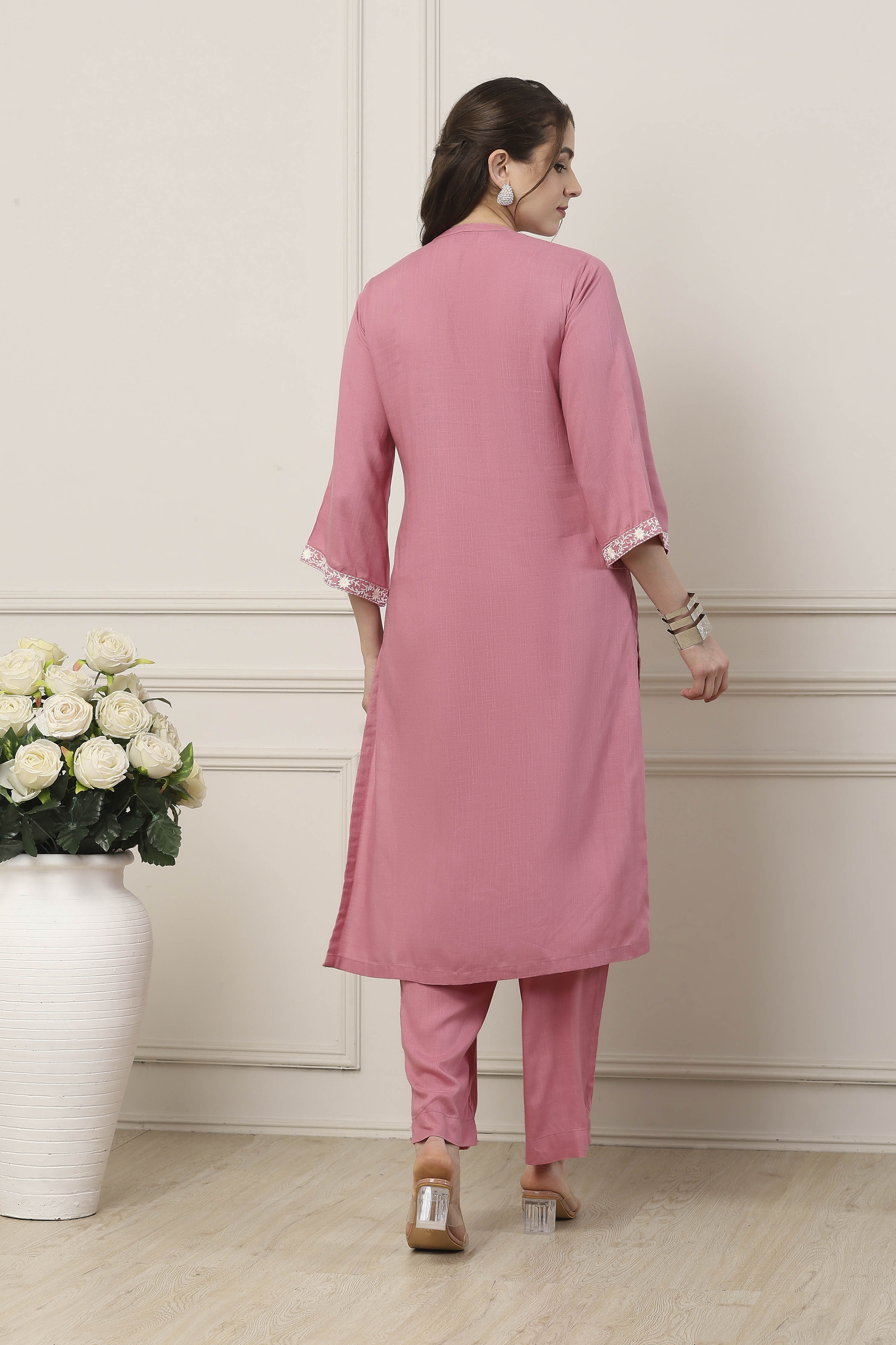 Green Yoke Embroidered Straight Suit Set image number 4