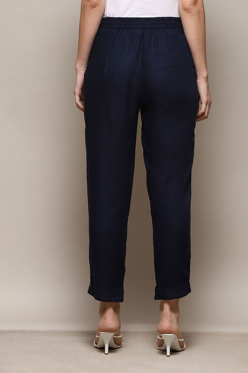 Maroon Viscose Slim Solid Pants image number 4