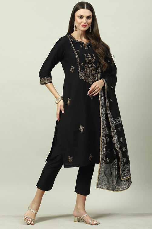 Maroon Poly Viscose Straight Kurta Slim Pants Suit Set image number 6