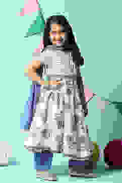 Off White Cotton Gathered Kurta Slim Pants Suit Set image number 7